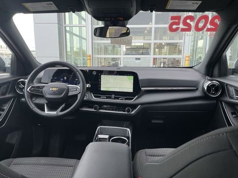 Used 2025 Chevrolet Equinox LT FWD image 38