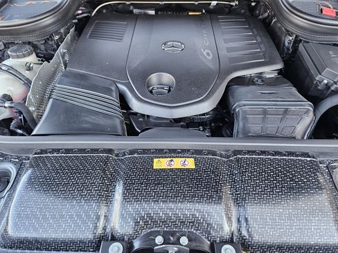 Certified 2025 Mercedes-Benz GLS 450 4MATIC image 32