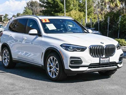 Used 2022 BMW X5 xDrive40i w/ Premium Package image 3