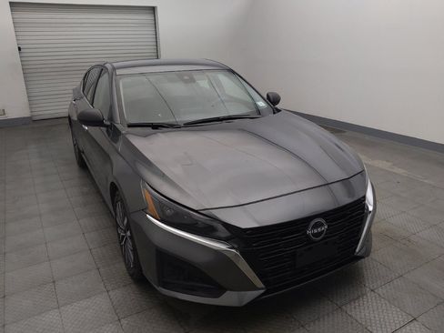 Used 2025 Nissan Altima 2.5 SV FWD image 14