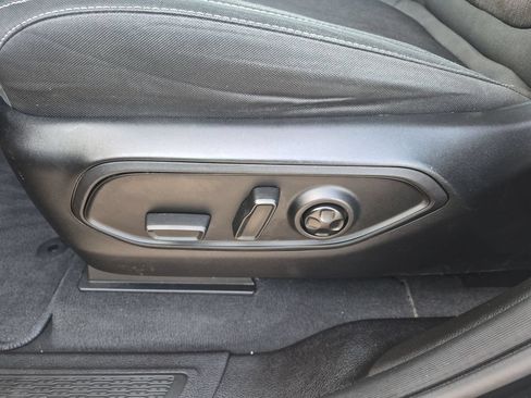 Used 2025 Jeep Grand Cherokee Laredo X RWD image 12