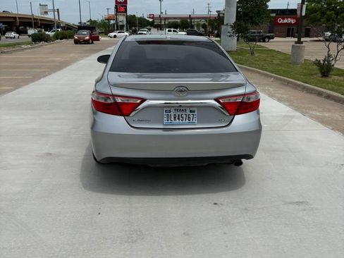 Used 2016 Toyota Camry XLE w/ Moonroof Package FWD image 3