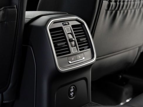 Certified 2025 Porsche Macan image 25