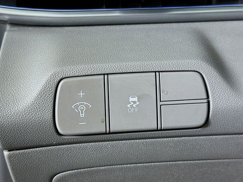 Used 2025 Hyundai Elantra SEL image 17