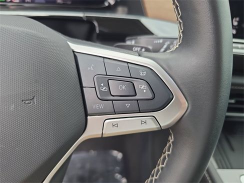 Used 2025 Volkswagen Atlas SE image 23