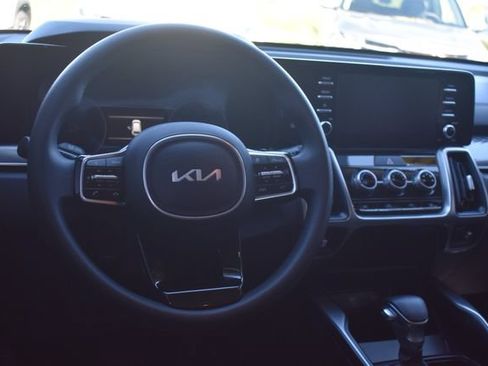 Certified 2023 Kia Sorento LX AWD/4WD image 19