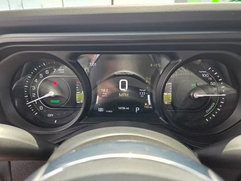 Certified 2025 Jeep Wrangler Unlimited Sahara AWD/4WD image 33
