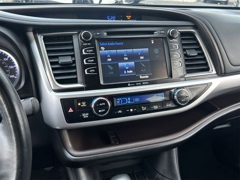 Used 2019 Toyota Highlander FWD V6 image 22