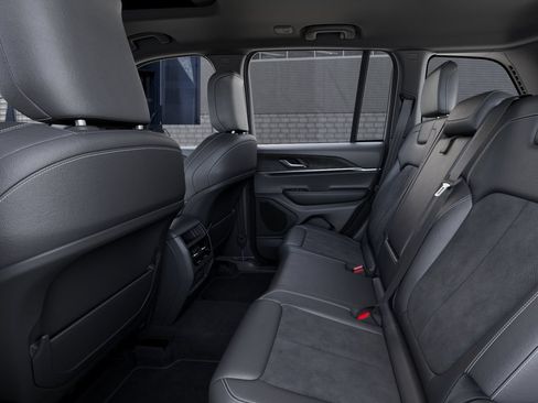 New 2026 Jeep Grand Cherokee Altitude AWD/4WD image 23