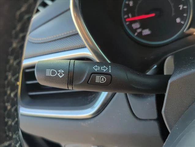 Used 2023 Chevrolet Equinox Premier FWD image 15