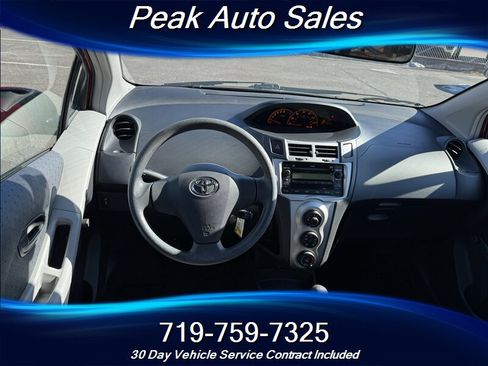 Used 2010 Toyota Yaris 4-Door Hatchback image 13