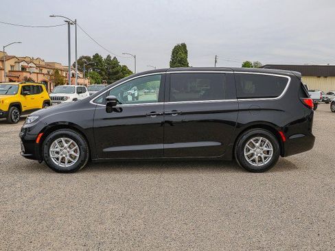 Used 2026 Chrysler Pacifica Select FWD image 7