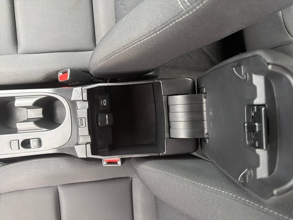 Used 2025 Toyota Corolla LE FWD image 22