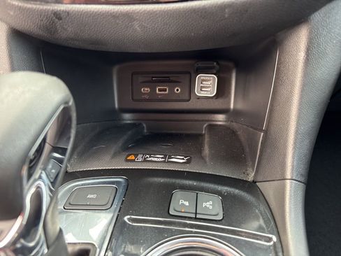 Used 2022 Chevrolet Equinox Premier image 33