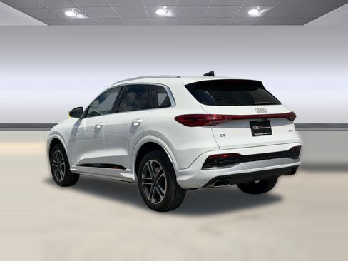 Certified 2025 Audi Q5 Premium w/ Convenience Package AWD/4WD image 3