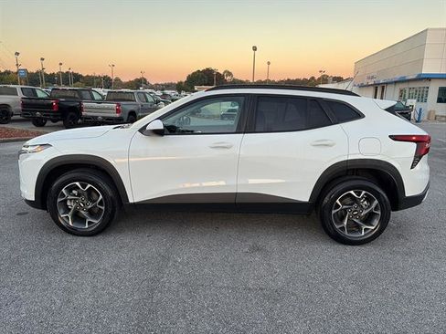 Used 2024 Chevrolet Trax LT image 4