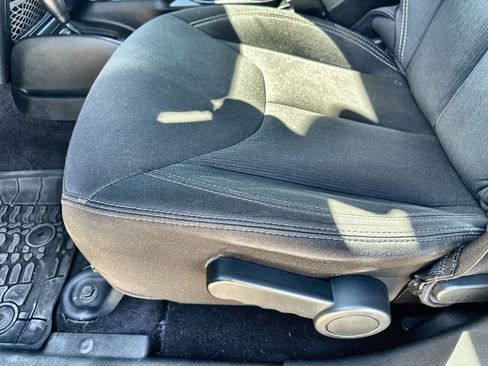 Used 2017 Jeep Wrangler Unlimited Sahara w/ Connectivity Group image 25