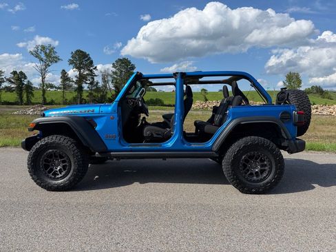 Used 2022 Jeep Wrangler Unlimited Rubicon w/ Xtreme Recon 35" Tire Package AWD/4WD image 13