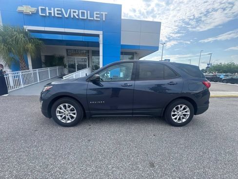 Used 2019 Chevrolet Equinox LS w/ LS Convenience Package FWD image 2