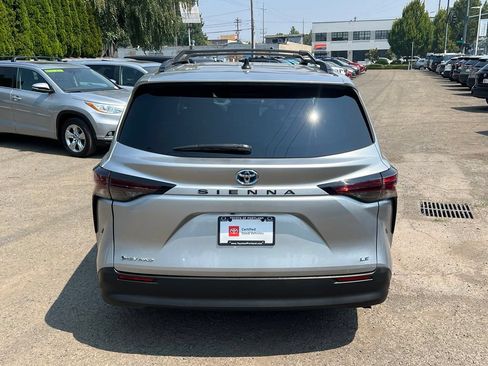 Certified 2025 Toyota Sienna LE AWD/4WD image 8