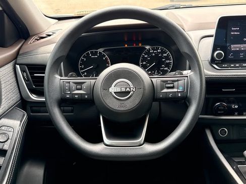 Certified 2023 Nissan Rogue SV FWD image 15