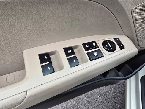 Used 2017 Hyundai Elantra SE image 24