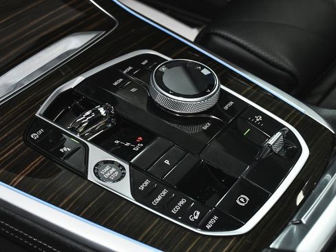 Used 2023 BMW X7 xDrive40i w/ Executive Package image 60