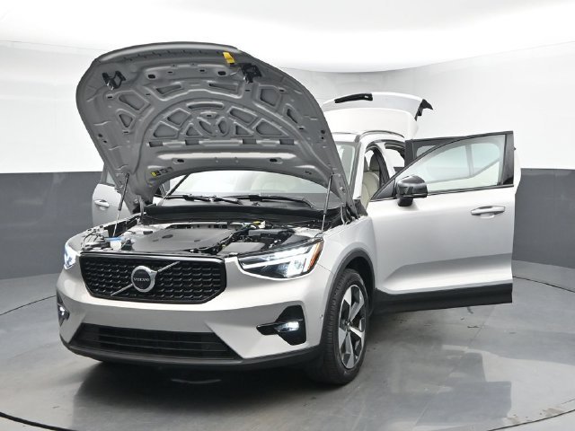 Used 2024 Volvo XC40 B5 Plus AWD/4WD image 47