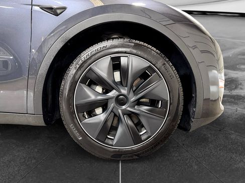 Used 2024 Tesla Model Y Long Range AWD/4WD image 35