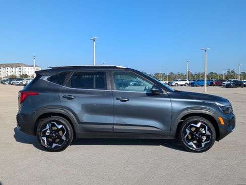 Certified 2025 Kia Seltos EX w/ EX Sunroof Package image 4