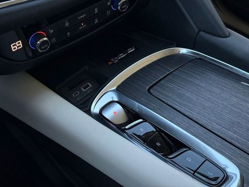 Used 2023 Buick Enclave Avenir w/ Avenir Technology Package image 58