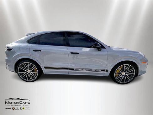 Used 2020 Porsche Cayenne Turbo image 6