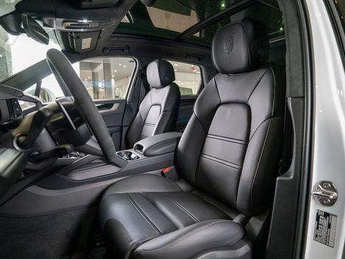 New 2026 Porsche Cayenne GTS image 5