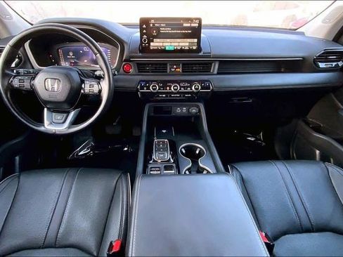 Used 2023 Honda Pilot Elite image 3