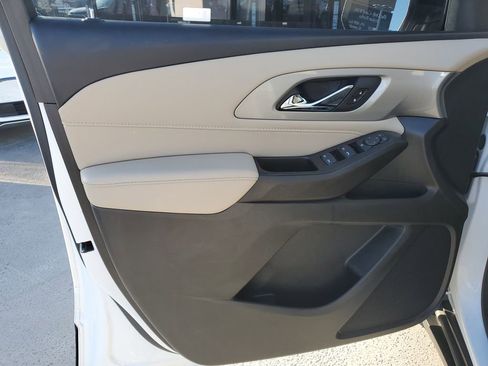 Used 2022 Chevrolet Traverse LS image 19