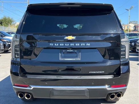 Used 2025 Chevrolet Suburban Premier AWD/4WD image 4
