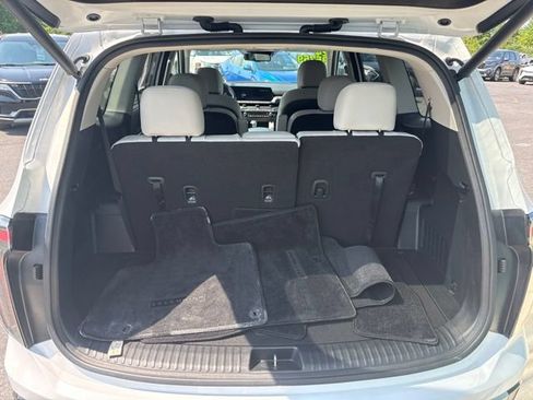 Certified 2024 Kia Telluride EX w/ EX Captain's Chair Package FWD image 13