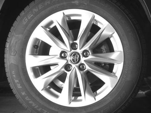 Used 2023 Toyota Corolla Cross LE AWD/4WD image 11
