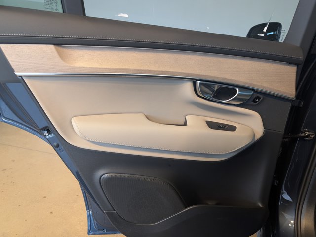 Used 2026 Volvo XC90 B6 Plus w/ Protection Package Premier AWD/4WD image 23