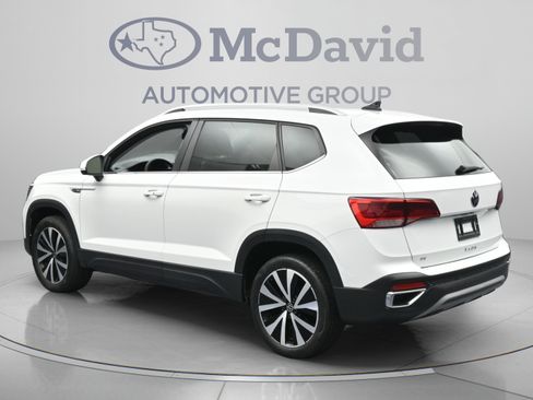 Used 2023 Volkswagen Taos SE FWD image 6
