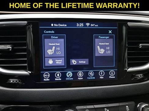Used 2018 Chrysler Pacifica Touring-L Plus FWD image 28