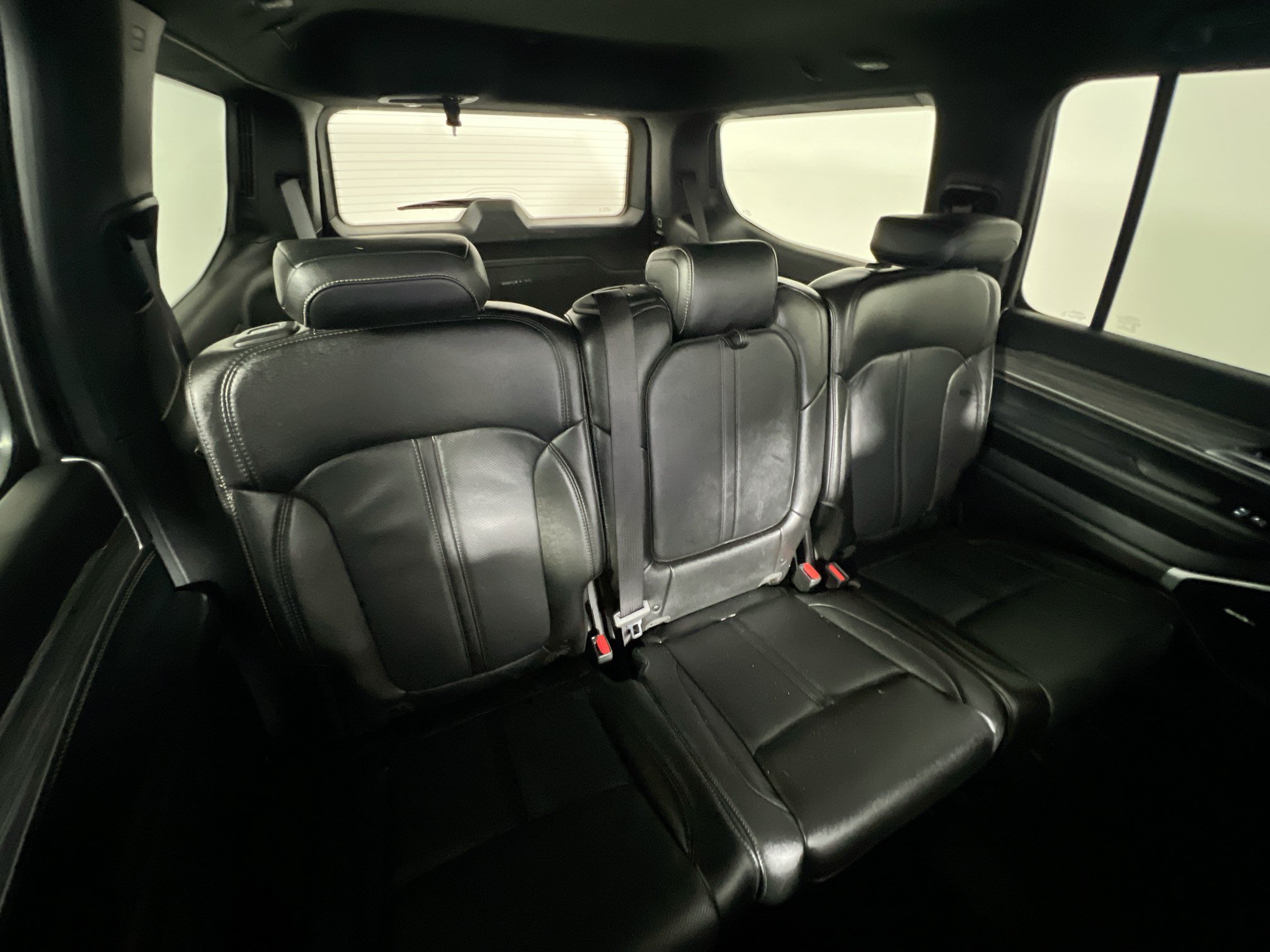 Used 2024 Jeep Wagoneer Series II w/ Flexible Seating Group RWD image 32