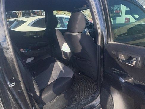 Used 2020 Toyota Tacoma TRD Sport image 6