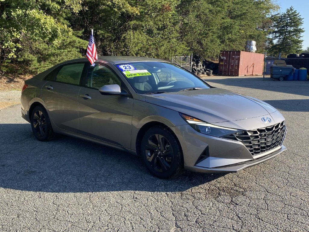 Used 2023 Hyundai Elantra SEL w/ Cargo Package FWD image 6