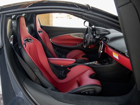 Used 2025 McLaren Artura Spider image 20