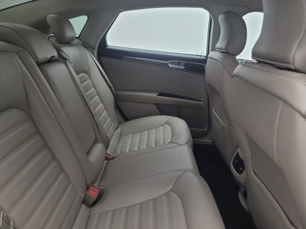 Used 2017 Ford Fusion SE w/ Fusion SE Technology Package FWD image 19
