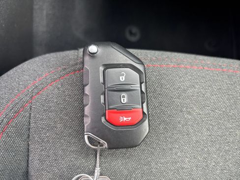 Used 2025 Jeep Wrangler Unlimited Rubicon AWD/4WD image 17
