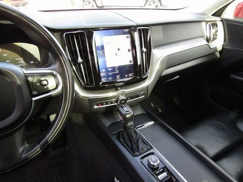 Used 2019 Volvo XC60 T5 Momentum w/ Premium Package image 21