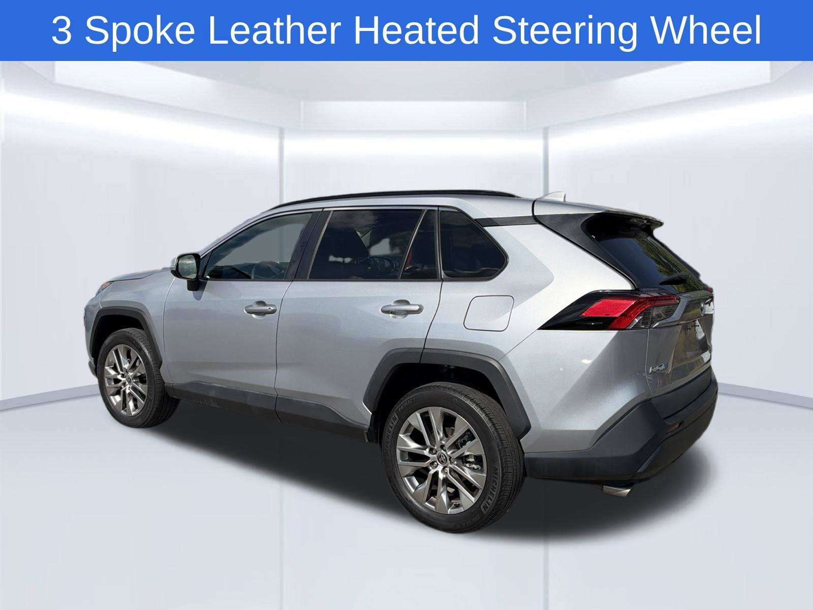 Used 2021 Toyota RAV4 XLE Premium AWD/4WD image 8