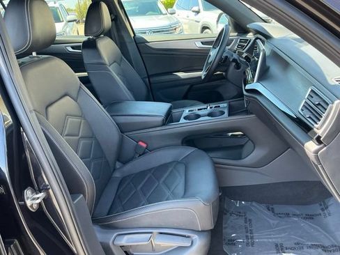 Certified 2024 Volkswagen Atlas Cross Sport SE FWD image 20